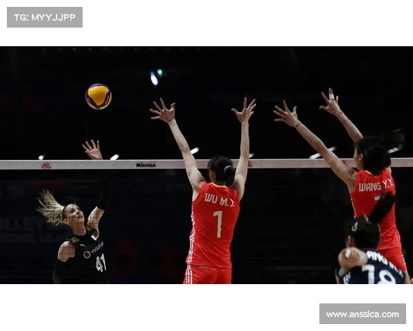 中国女排亮相世界女排联赛北京站全力争胜展现实力 中国女排亮相世界女排联赛北京站全力争胜展现实力
